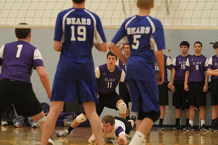 Ryan playing for Elder Varsity Volleyball in the State College Invitational img_2590.jpg (72 k)