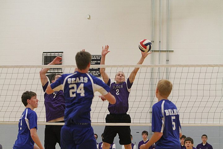 Ryan playing for Elder Varsity Volleyball in the State College Invitational img_2657.jpg (66 k)