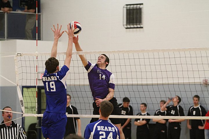 Ryan playing for Elder Varsity Volleyball in the State College Invitational img_2827.jpg (73 k)