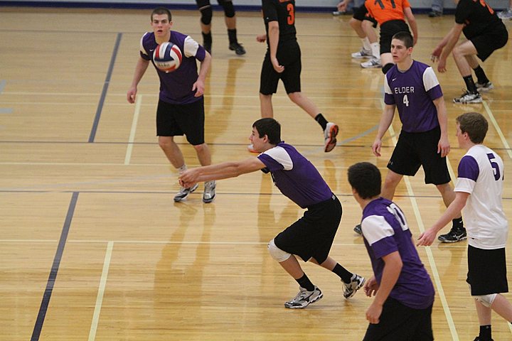 Ryan playing for Elder Varsity Volleyball in the State College Invitational img_3034.jpg (73 k)