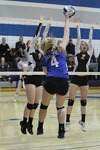 Hannah playing volleyball for NKJV mpw_img_6061.jpg (33 k)