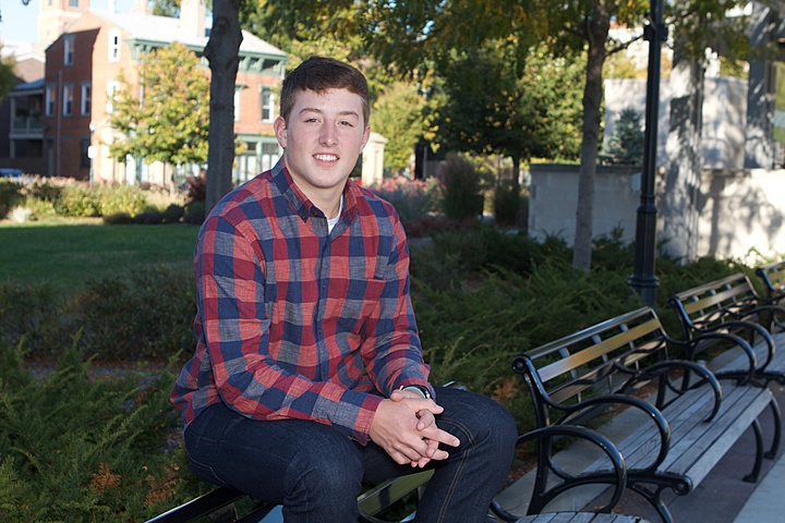 Sam Senior Photos img_1727.jpg (164 k)